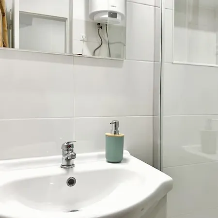 Apartament New Cosy Near The By Homeful Homes
